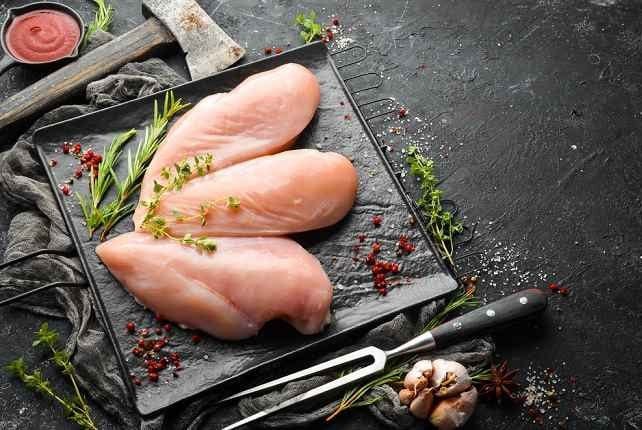 Bagian dada ayam sebagai sumber protein