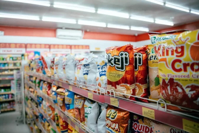 memilih camilan pada label nutrisi